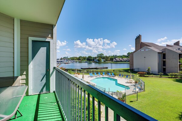 Lake Conroe Condo W/ Pool Access + Balcony! - Lake Conroe, Montgomery