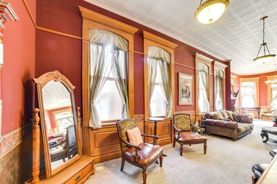 Downtown Yankton Suite: Walk to Restaurants!