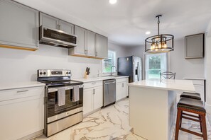 House (3 Bedrooms) | Interior