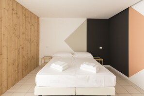 1 habitación, tabla de planchar con plancha, wifi gratis y ropa de cama 