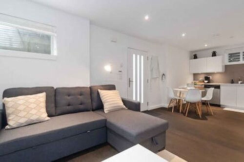 Modern & Stylish Gem in East Van