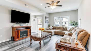 Apartment (3 Bedrooms) | Front of property