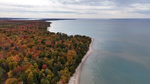 On the beach, sun-loungers - Charming 3 bed/bath home direct lake MI access and 10 min to Torch Lake (Ellsworth)