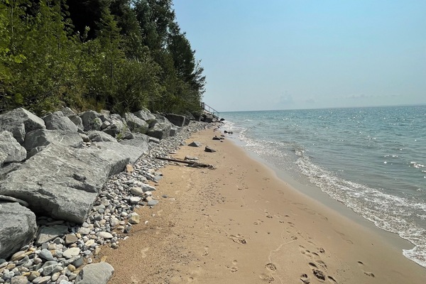 Accommodatie ligt op het strand, ligstoelen