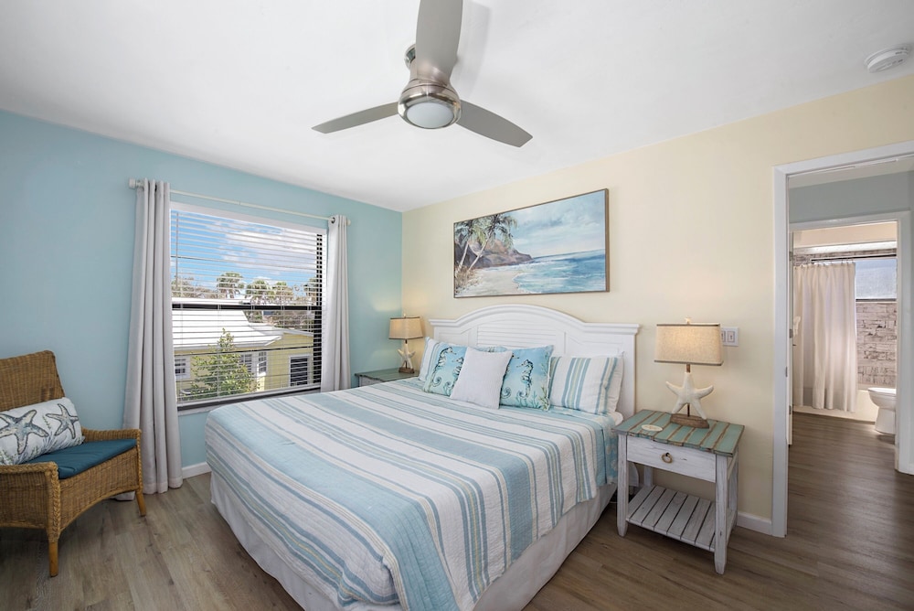 🌊Pet FriendlyWalk to BeachSea Salt Escape🌊 Fort Myers Beach Vrbo