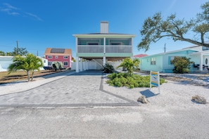 Exterior - 🌊Pet Friendly-Walk to Beach-Sea Salt Escape🌊 (Fort Myers Beach)