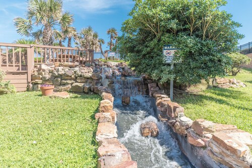 New Heated Pool & Hot tub! Escape Here!