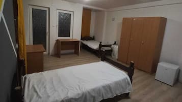 Dormitorio compartido Confort | Escritorio y espacio para trabajar con un portátil