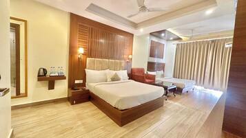 Family Double Room, Balcony | Iron/ironing board, free WiFi