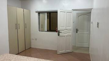 2 dormitorios, tabla de planchar con plancha, wifi y ropa de cama