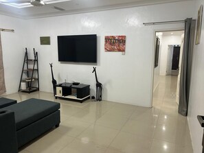 Interior - Excellent 2-bedroom house with AC, WiFi in delightful in Ashomang Estate.  (Accra)