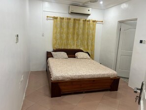 2 makuuhuonetta, silitysrauta/-lauta, Wi-Fi, vuodevaatteet