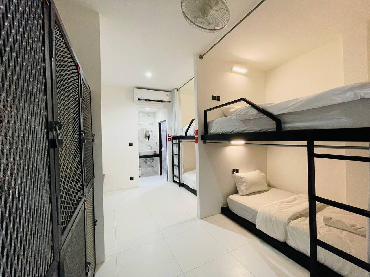 Desayuno continental diario (THB 230 por persona)