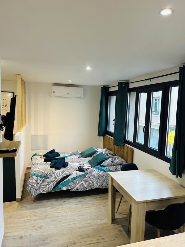 Accès au Wi-Fi (inclus), literie fournie