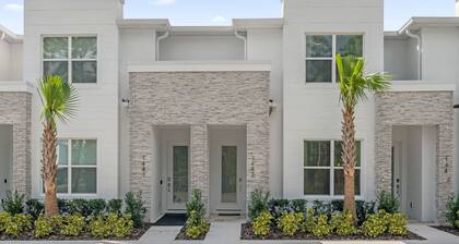 Upstay - Townhouse With Private Pool and Foosball
