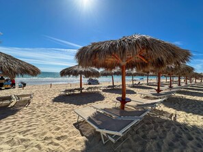 House | 2 bedrooms, Internet - Beach Bliss Retreat 2BR Beachfront Condo (Puerto Peñasco)