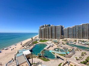 House | 2 bedrooms, Internet - Beach Bliss Retreat 2BR Beachfront Condo (Puerto Peñasco)
