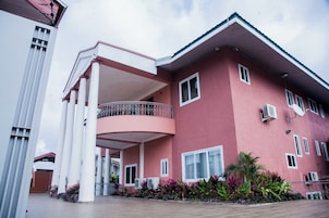 Fachada de la propiedad