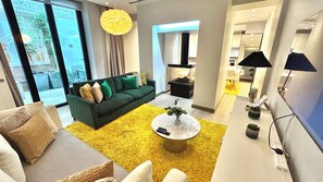 Smart TV, fireplace