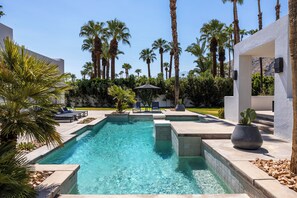 A heated pool - The Elizabeth Modern – Old Las Palmas Icon (Palm Springs)