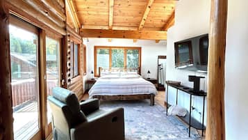 5 bedrooms, desk, iron/ironing board, WiFi