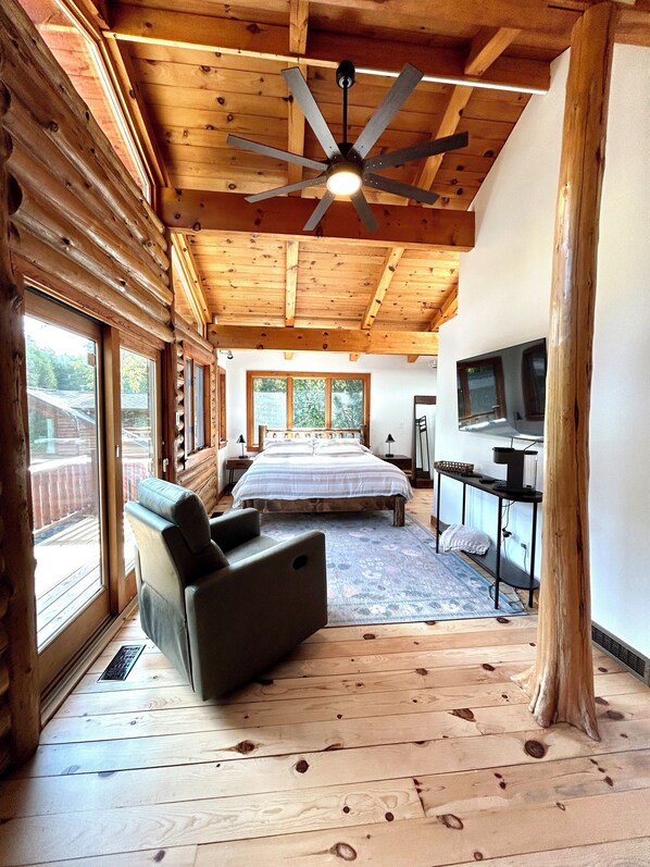 5 habitaciones, escritorio, tabla de planchar con plancha y wifi