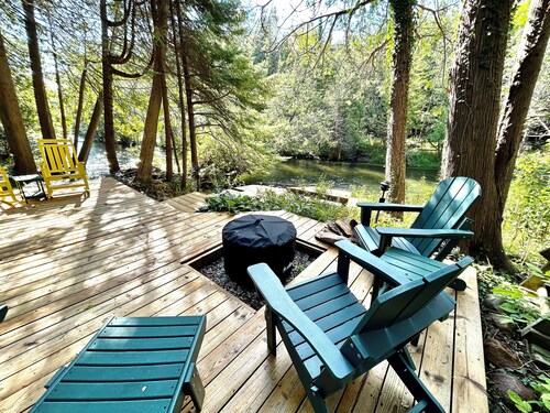 Custom River Front Property on 10 Acres, Sleeps 19