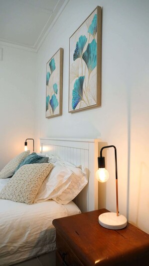 2 chambres, fer et planche à repasser, Wi-Fi, draps fournis