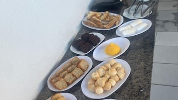 Free buffet breakfast on weekdays