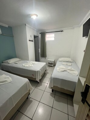 A hotel room with two single beds, a small bedside table, a flat-screen TV, and a window with curtains. - POUSADA EXECUTIVA (Teresina)