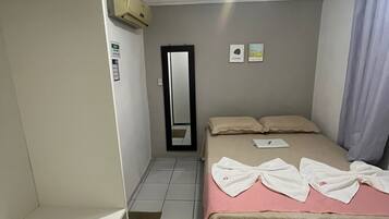 Basic Double Room | Desk, laptop workspace, free WiFi