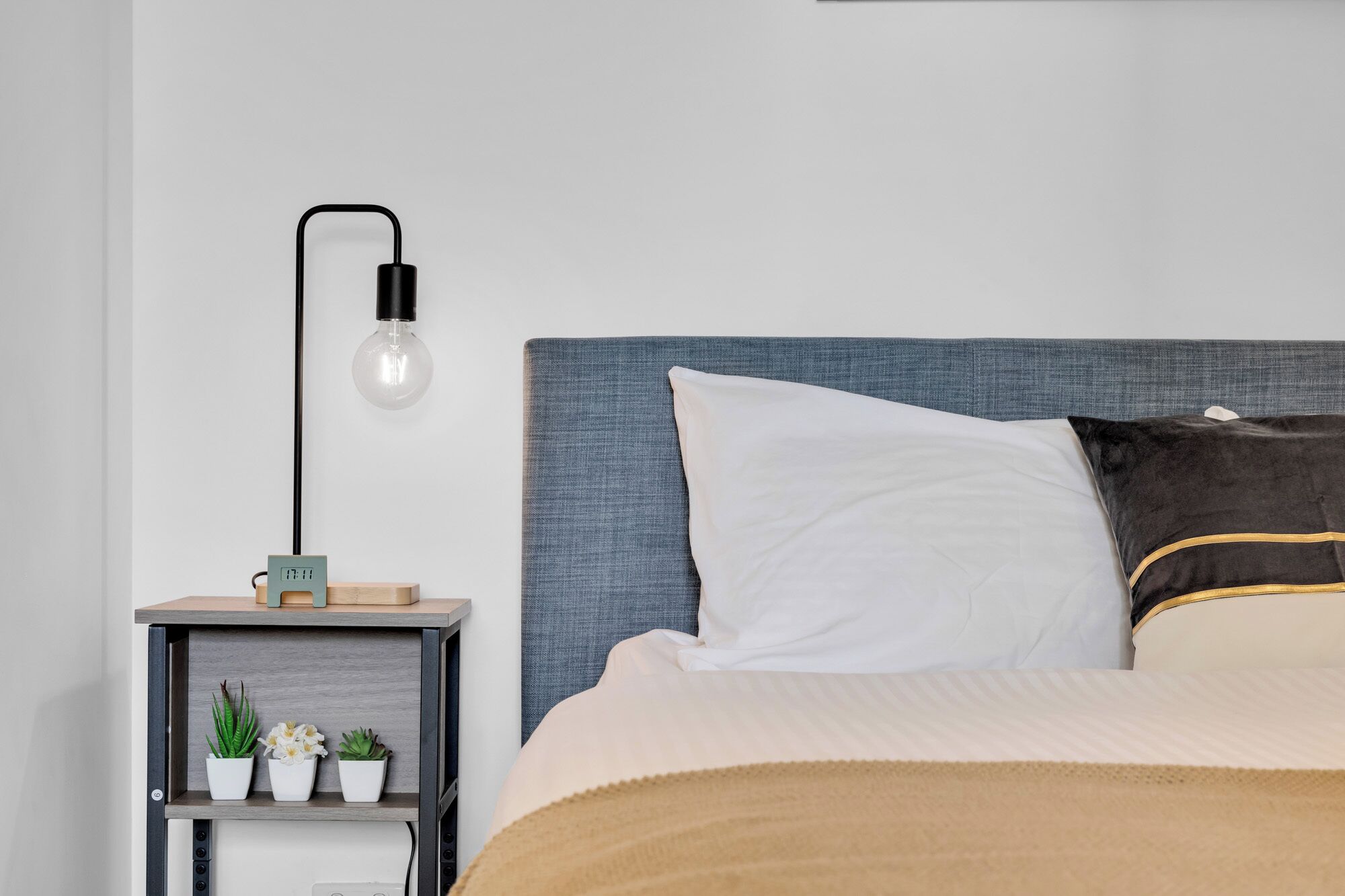 2 habitaciones, tabla de planchar con plancha, wifi y ropa de cama 