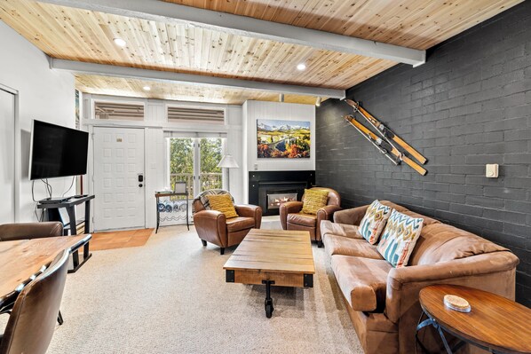 Televisie en een open haard