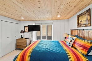 2 bedrooms, internet, bed sheets - Walk to Gondola~Base Area Condo~Winter Shuttle (Steamboat Springs)