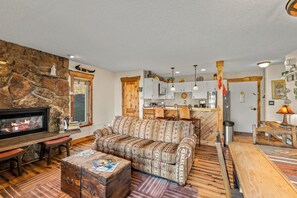 TV, fireplace