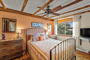 1 bedroom, desk, Internet, bed sheets