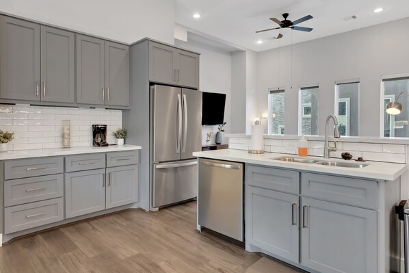 Talo, 3 makuuhuonetta | Yksityinen keittiö | Jääkaappi, uuni, kahvin-/teenkeitin, vedenkeitin