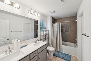 Huis, 3 slaapkamers | Badkamer | Handdoeken, shampoo