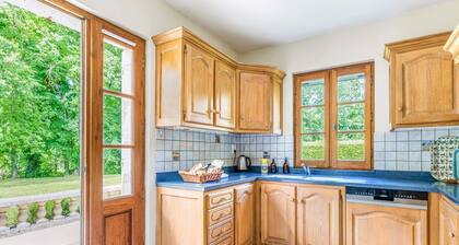 Beautiful 4 Bedroom Villa with Private Pool and Starlink WIFI