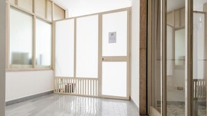 A room with a sliding door, a tiled floor, and a window with blinds. - Casa Adda by Wonderful Italy - Marte (Syracuse)