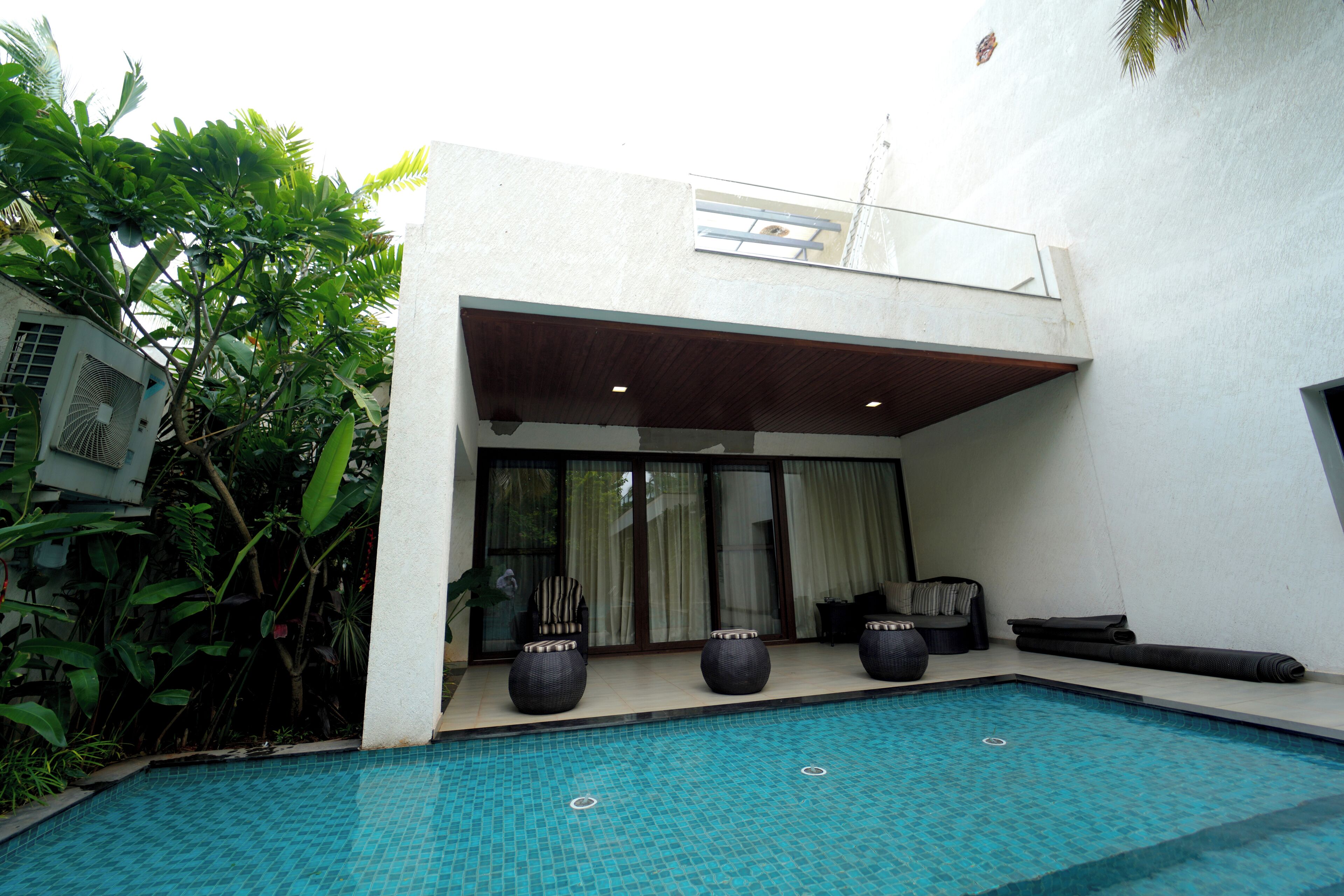 Indoor pool, outdoor pool