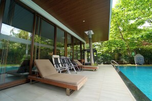 Indoor pool, outdoor pool - Narayani Revtree - Resort & Villa (Hospet)