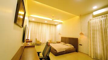 Presidential Suite | Laptop workspace, soundproofing, free WiFi