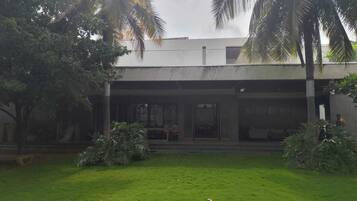 Bagian depan properti
