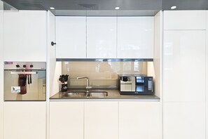 Fridge, microwave, oven, coffee/tea maker