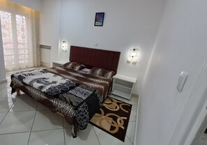 3 Schlafzimmer, Bügeleisen/Bügelbrett, WLAN, Bettwäsche
