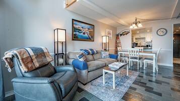 Smart TV, caminetto, videogiochi, lettore DVD