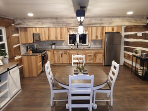 Fridge, microwave, oven, stovetop - Cozy 2-bedroom cabin in charming Fawn Grove with AC, WIFI & walking trail.  (Fawn Grove)