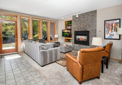 Mtn Views and a Short Walk to Gondola, SV13E