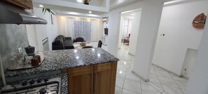 Micro-ondes, four, plaque de cuisson, lave-vaisselle